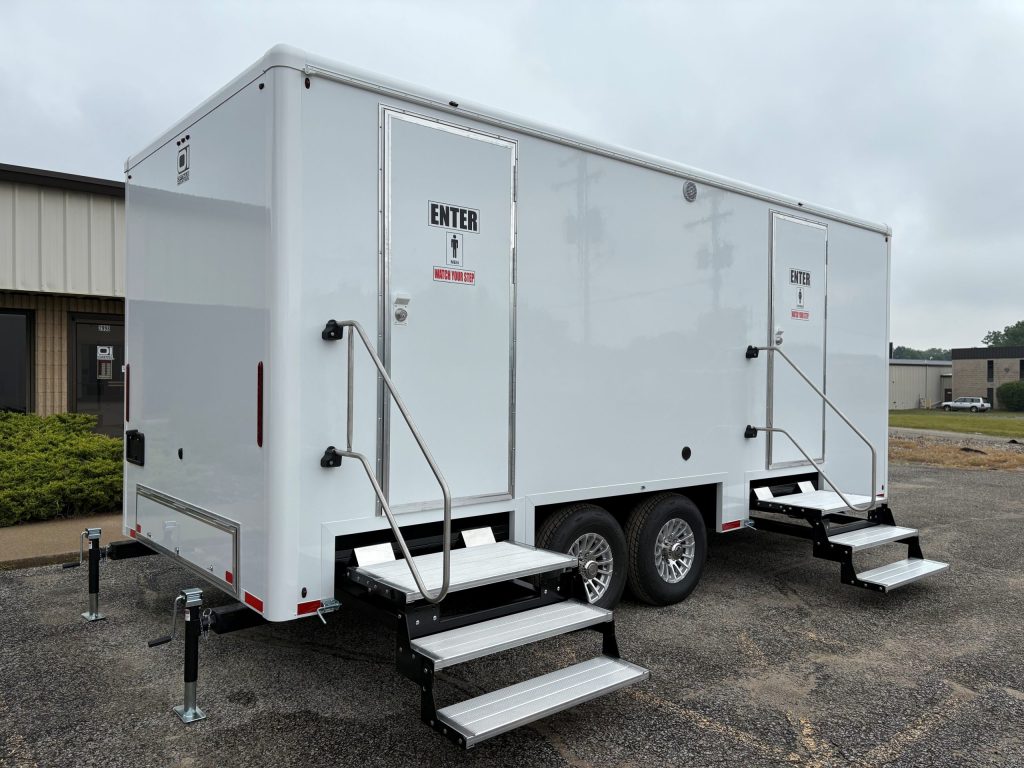 NRT-620 Public – 720 gallon waste tank, 4 season package