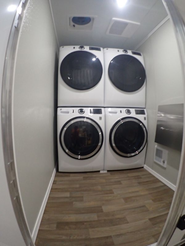 8 Station Shower and Laundry Trailer