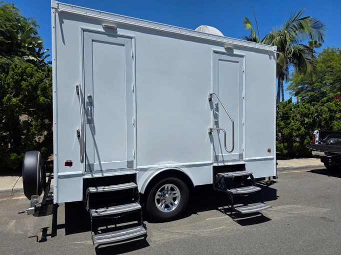Pristine High End Event 2019 14′ 4 Station Restroom Trailer