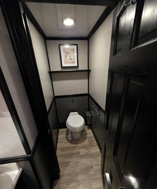 Pristine High End Event 2019 14′ 4 Station Restroom Trailer