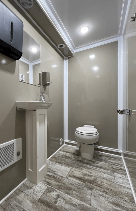 4 Station Private Rooms Restroom Trailer
